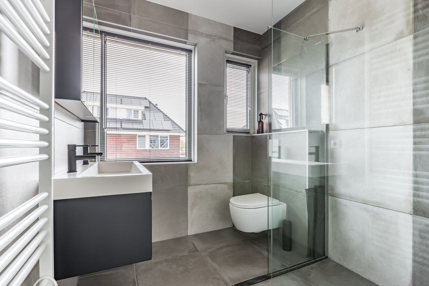 Foto 29 van Purperreiger 37