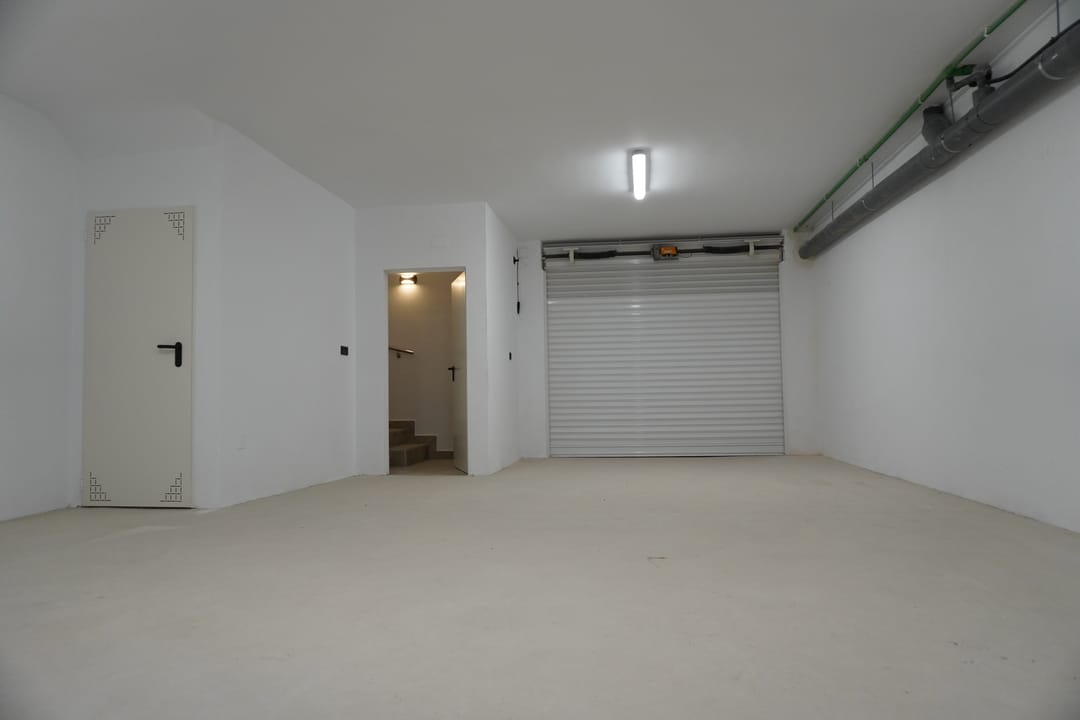 Photo 11 of Calle Fotografo Tiana