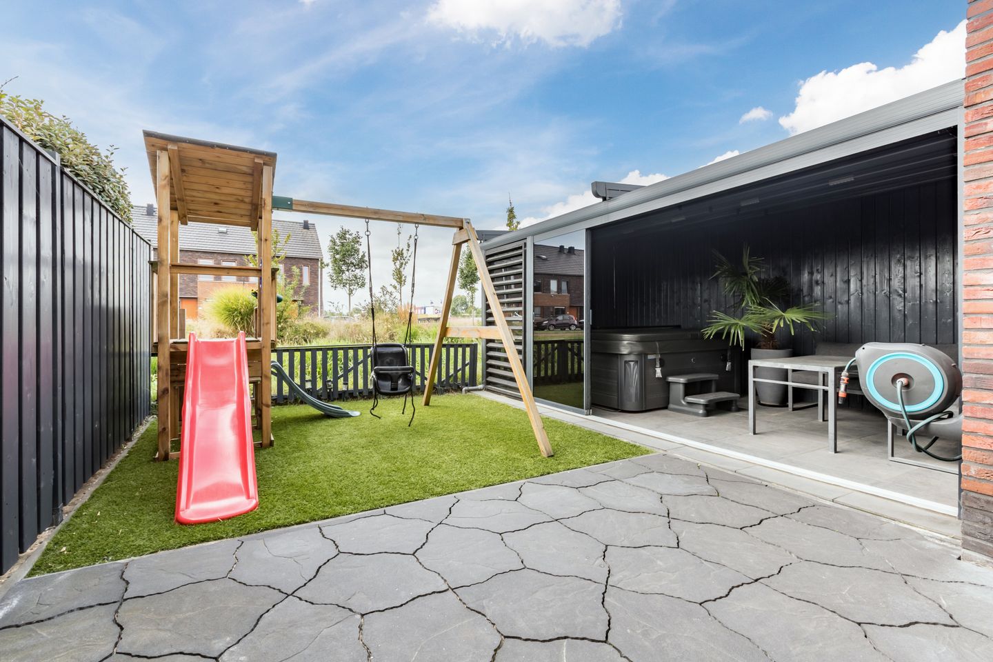 Foto 35 van Purperreiger 37