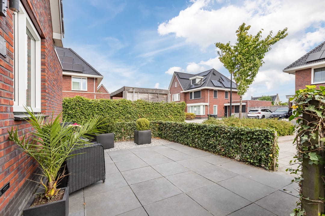 Foto 41 van Purperreiger 37