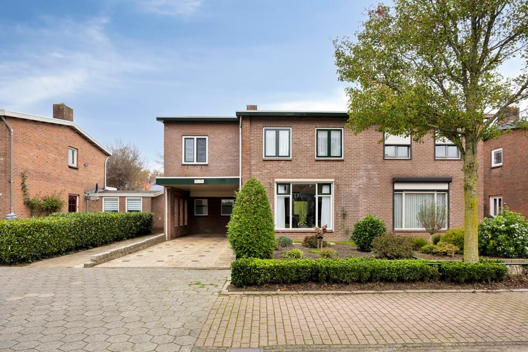 Photo 37 of Reinout van Valkenburgstraat 13