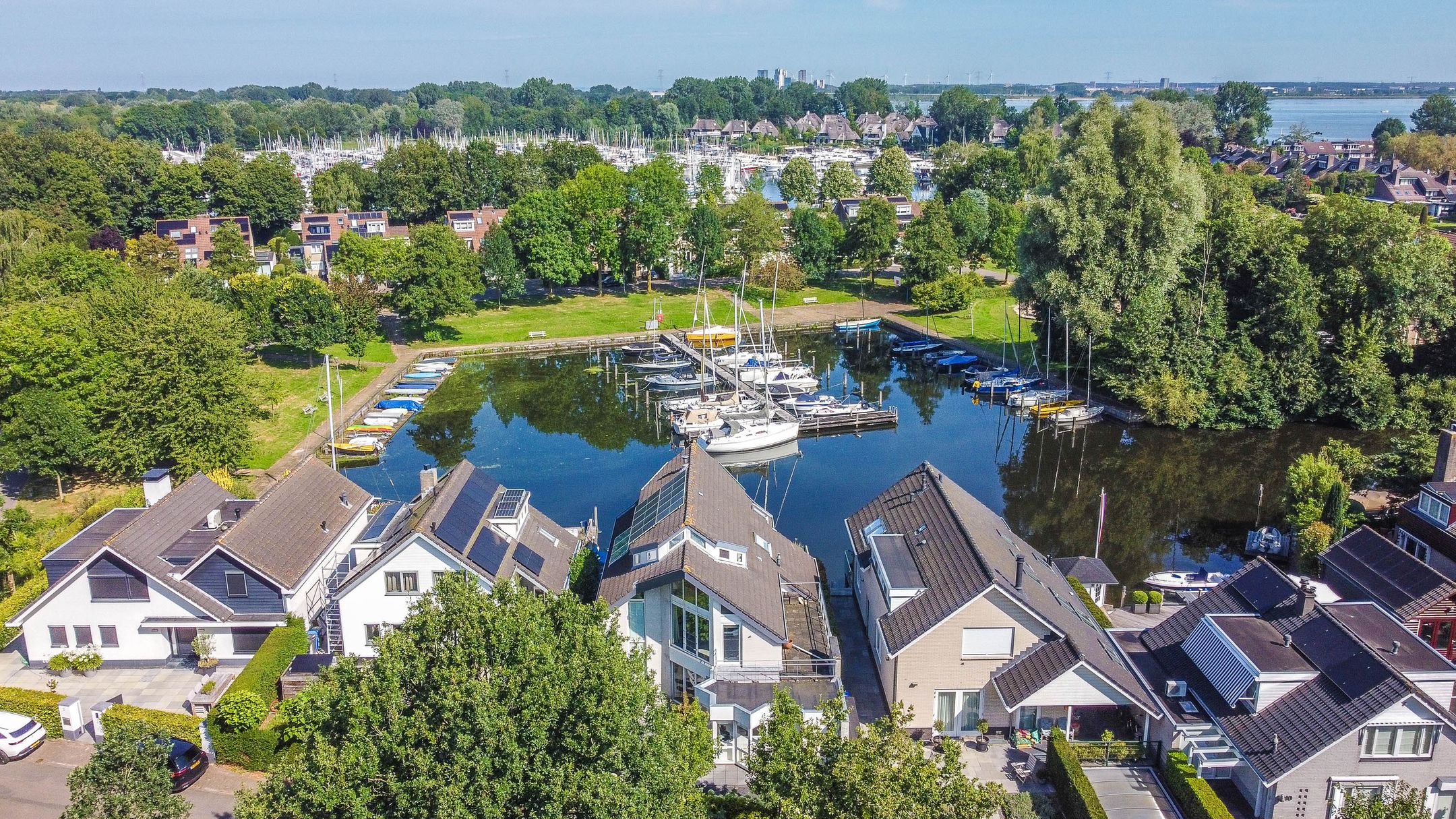 Photo 36 of Boomgat 10