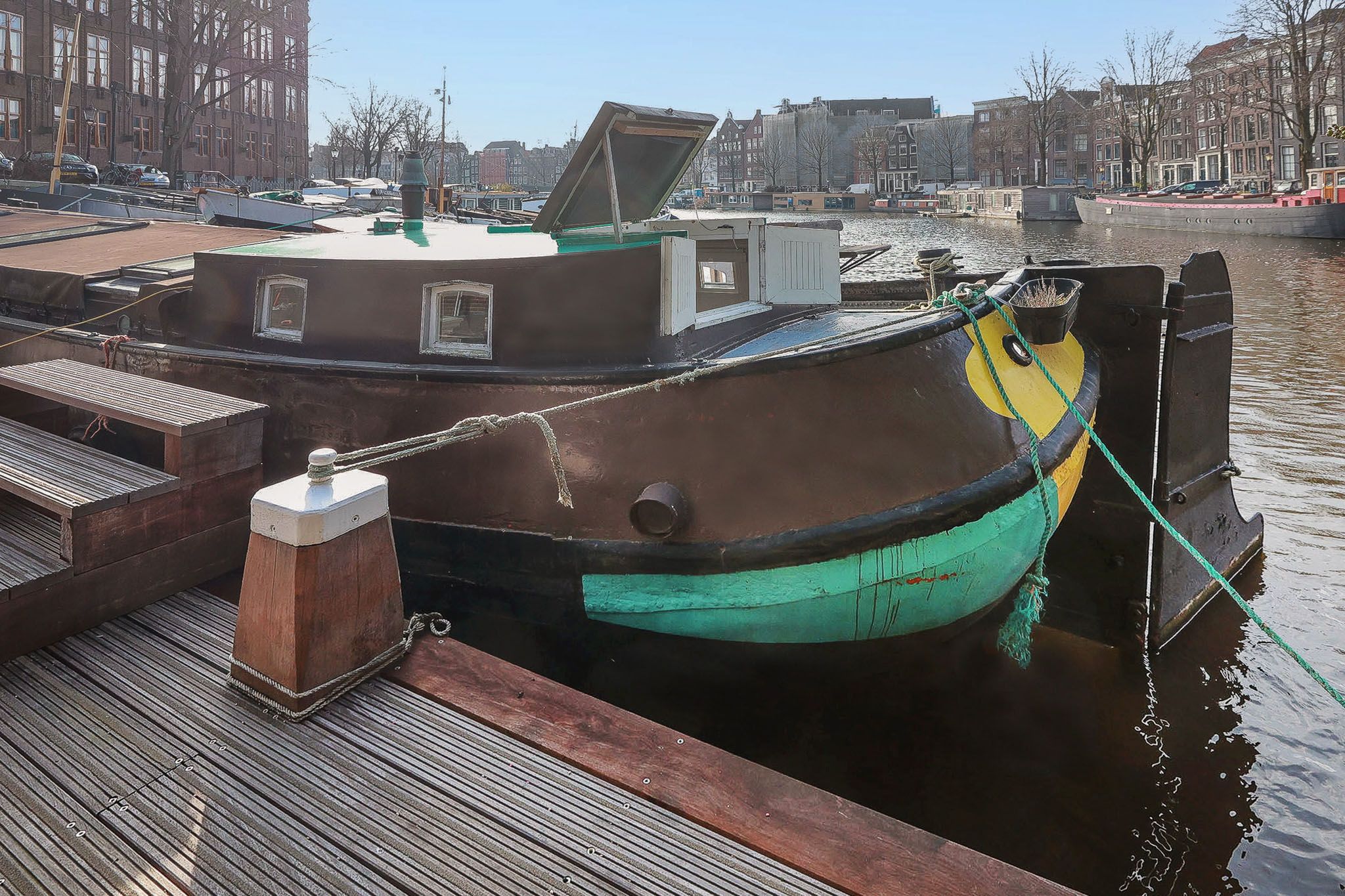 Photo 24 of Binnenkant 1-B
