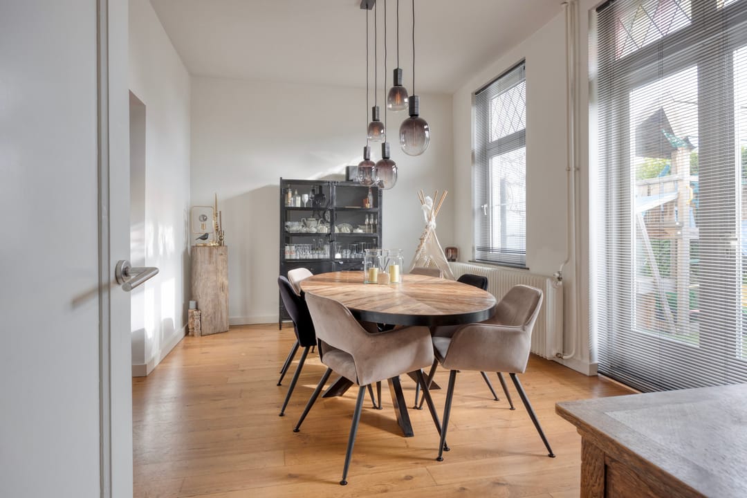 Charming Monumental Detached House with Spacious Outdoor Storage — 14