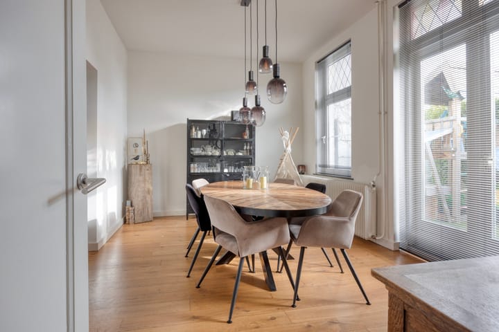 Charming Monumental Detached House with Spacious Outdoor Storage — 13