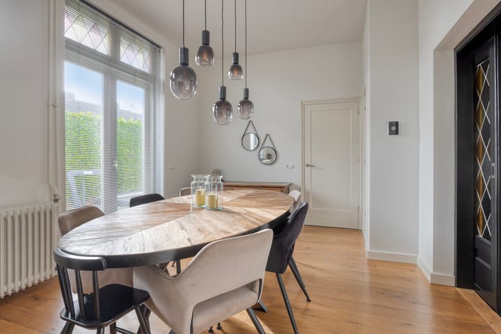 Charming Monumental Detached House with Spacious Outdoor Storage — 15