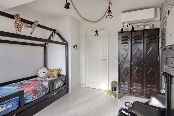Charming Monumental Detached House with Spacious Outdoor Storage — 55