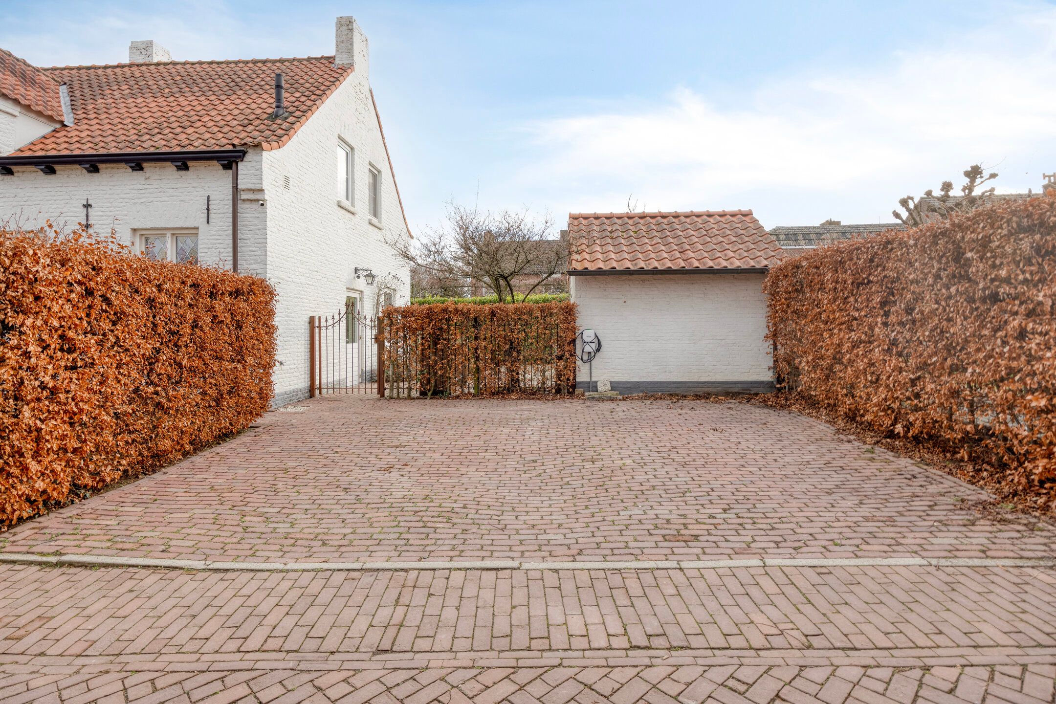 Charming Monumental Detached House with Spacious Outdoor Storage — 72