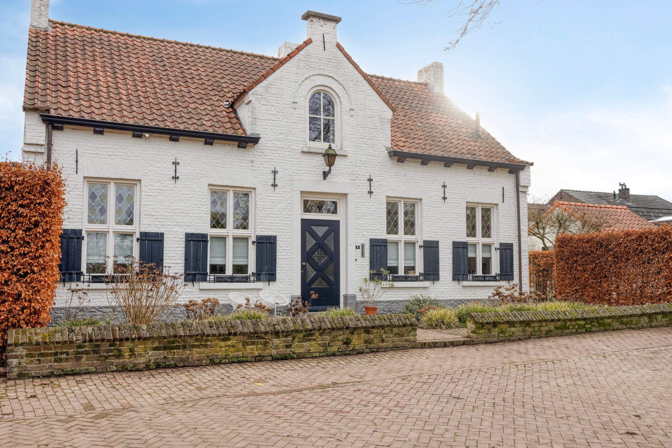 Charming Monumental Detached House with Spacious Outdoor Storage — 78