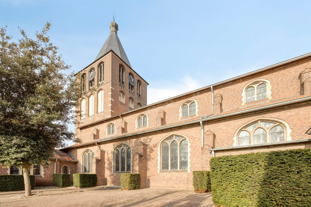 Charming Monumental Detached House with Spacious Outdoor Storage — 91