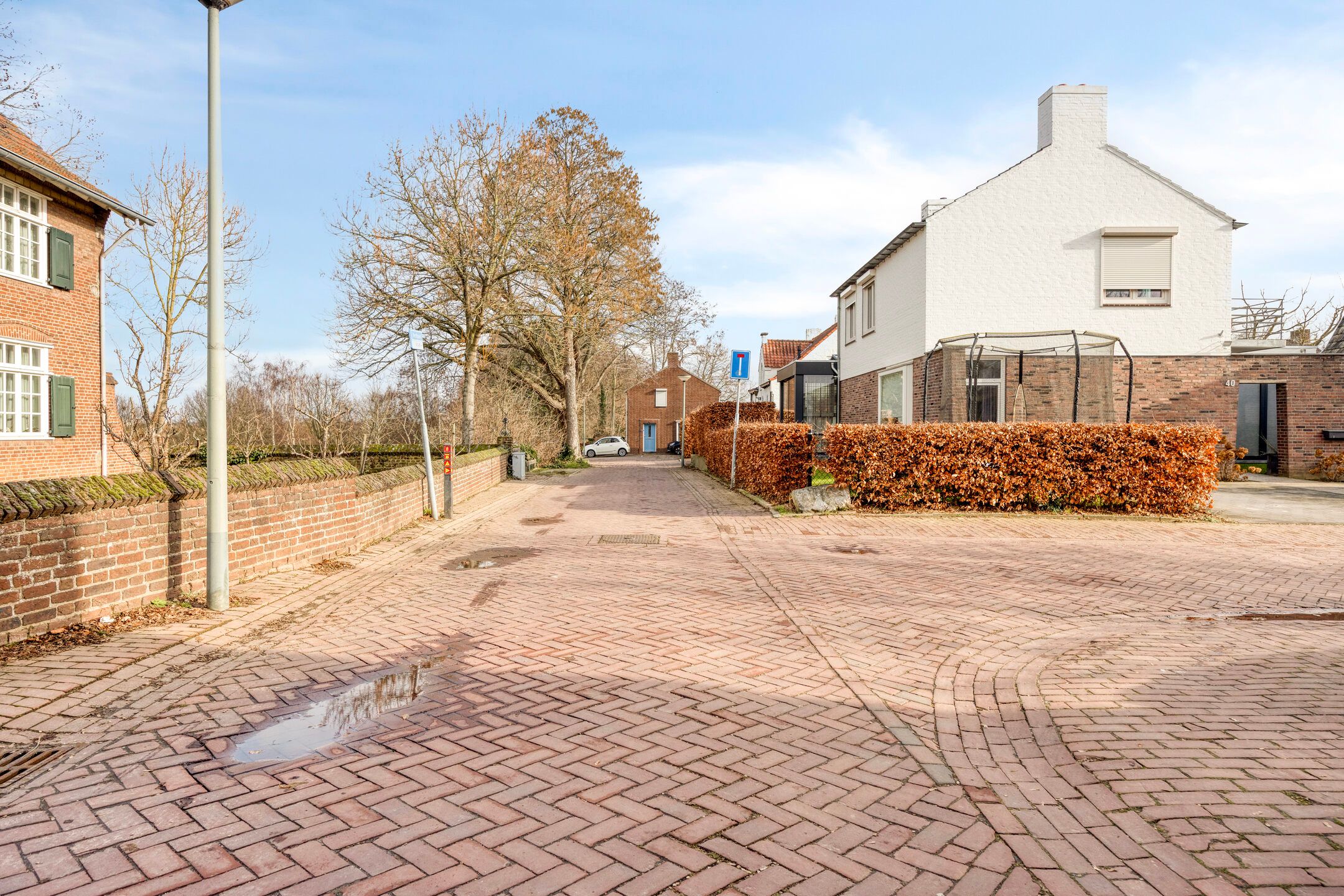 Charming Monumental Detached House with Spacious Outdoor Storage — 95