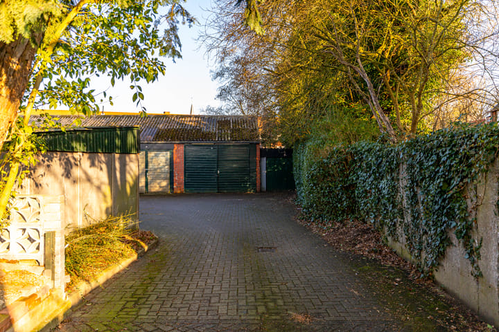 Investment Opportunity: 18 Rented Garage Boxes and 6 Storage Units in Winschoten — 12