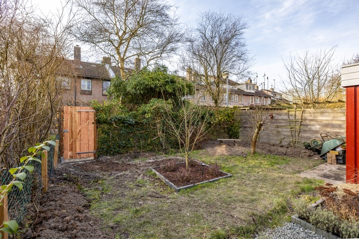 Well-maintained energy-efficient family home with sunny south-facing garden in Beijum-Oost — 56