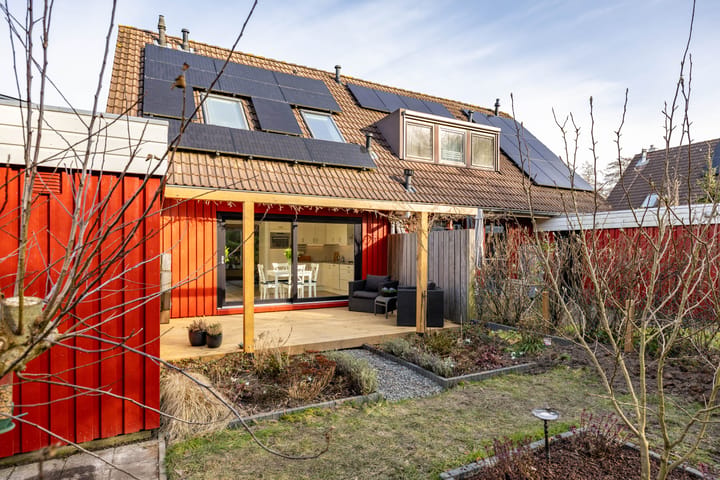 Well-maintained energy-efficient family home with sunny south-facing garden in Beijum-Oost — 60