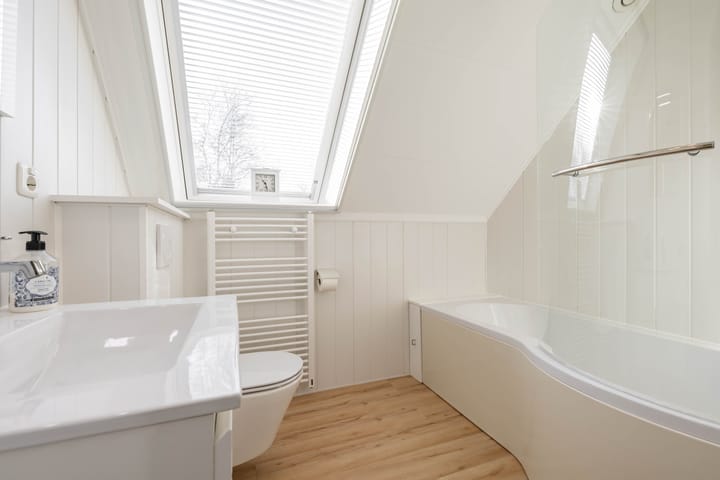 Well-maintained energy-efficient family home with sunny south-facing garden in Beijum-Oost — 86
