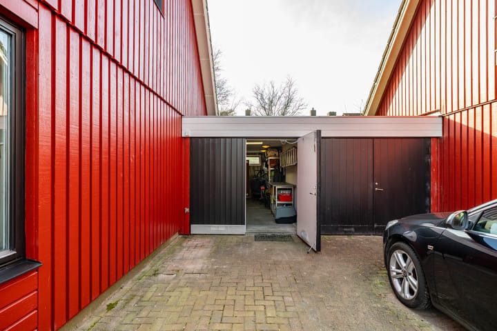 Well-maintained energy-efficient family home with sunny south-facing garden in Beijum-Oost — 100