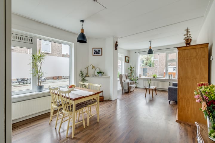 Photo 2 of Roerdompstraat 2