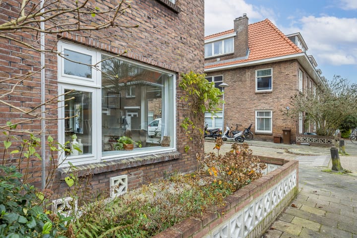 Photo 5 of Roerdompstraat 2