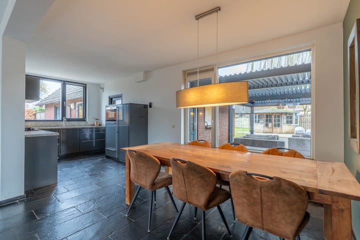 Photo 3 of Beekstraat 1