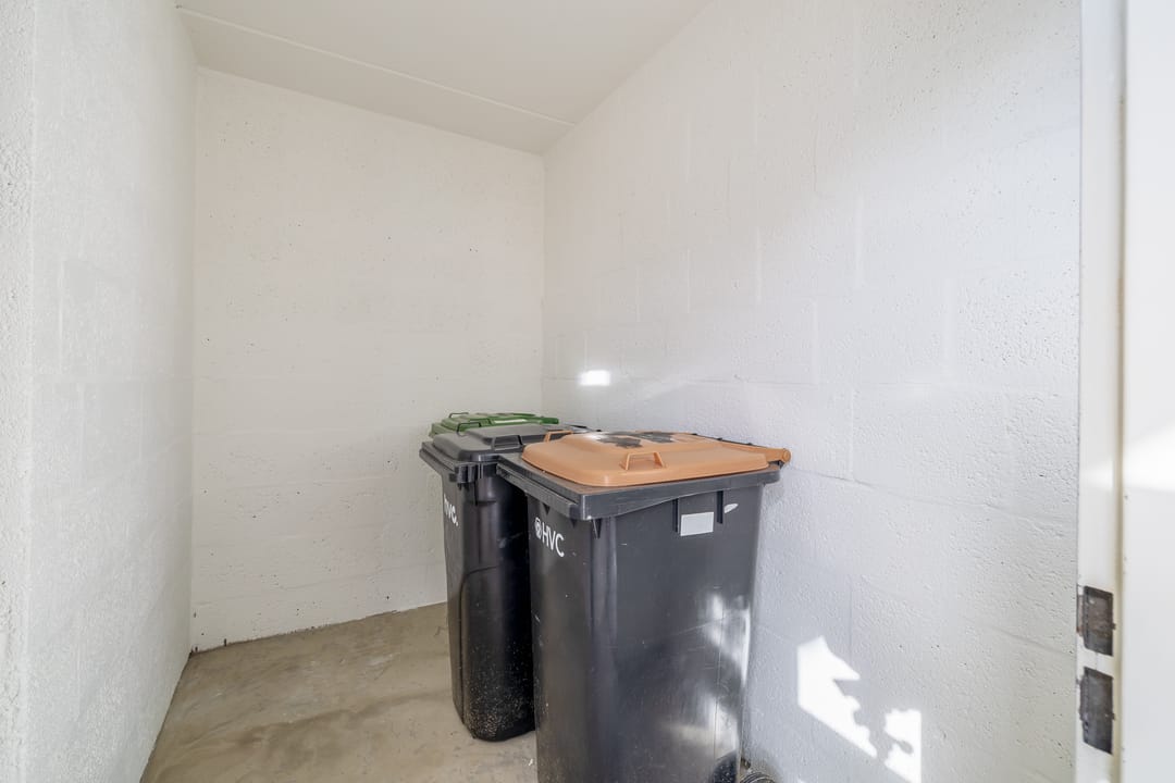Photo 16 of Hoeker 44