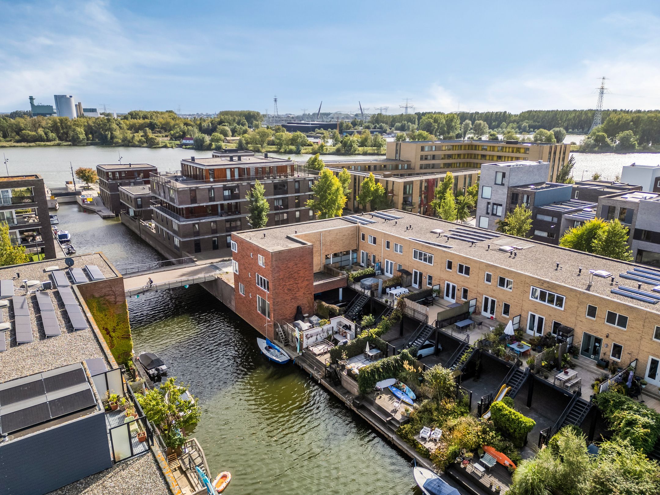 Spacious Family Home with Waterfront Garden and Private Mooring on IJburg — 12