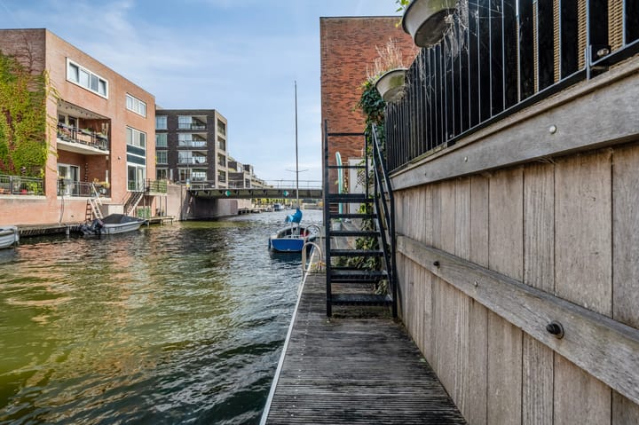 Spacious Family Home with Waterfront Garden and Private Mooring on IJburg — 40