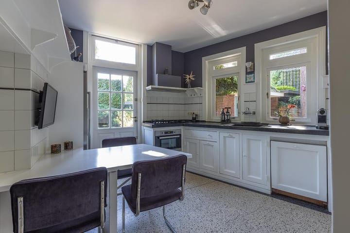 Characterful semi-detached villa from 1934 in protected villa district 't Spiegel — 16