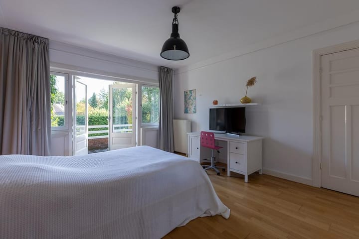 Characterful semi-detached villa from 1934 in protected villa district 't Spiegel — 36