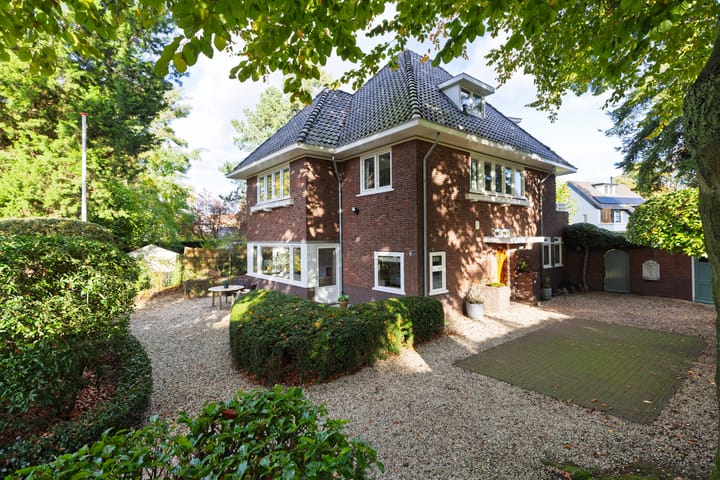Characterful semi-detached villa from 1934 in protected villa district 't Spiegel — 62