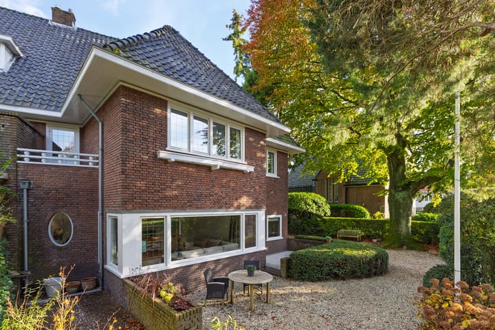 Characterful semi-detached villa from 1934 in protected villa district 't Spiegel — 64