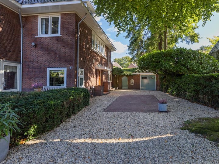 Characterful semi-detached villa from 1934 in protected villa district 't Spiegel — 68