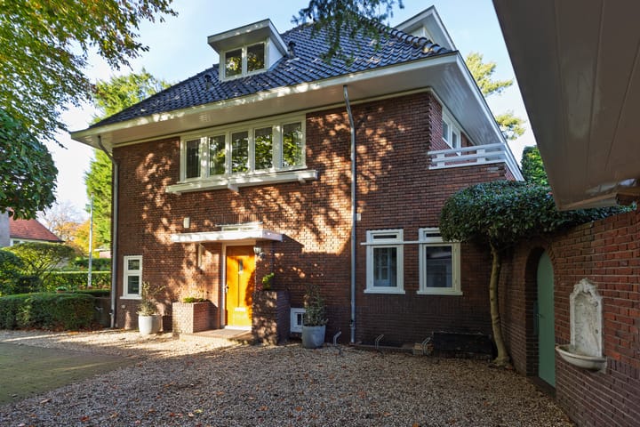 Characterful semi-detached villa from 1934 in protected villa district 't Spiegel — 70