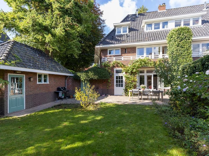 Characterful semi-detached villa from 1934 in protected villa district 't Spiegel — 78