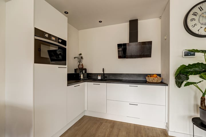 Move-in Ready Maisonnette with Sunny Balcony — 22