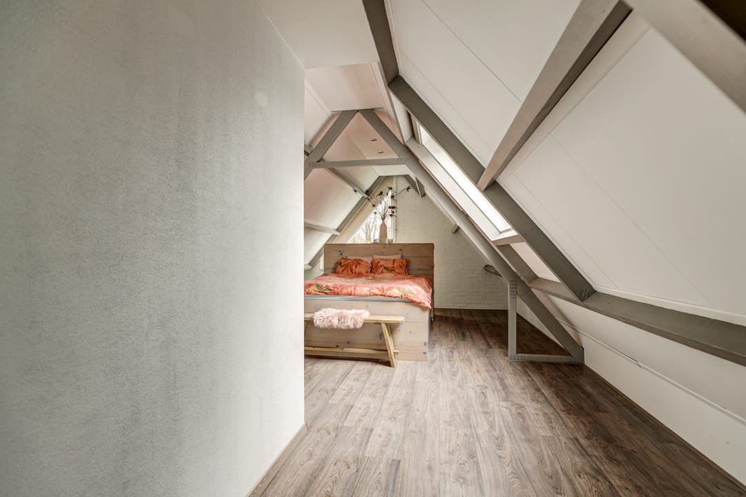 Move-in Ready Maisonnette with Sunny Balcony — 33