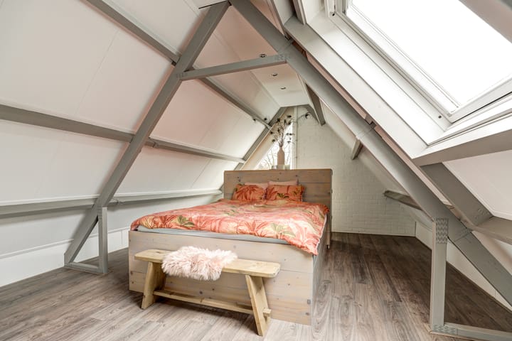 Move-in Ready Maisonnette with Sunny Balcony — 34