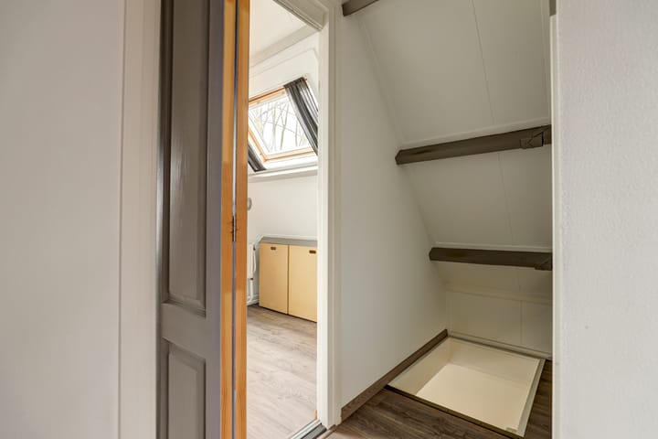 Move-in Ready Maisonnette with Sunny Balcony — 40
