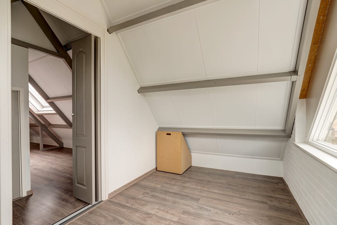 Move-in Ready Maisonnette with Sunny Balcony — 43