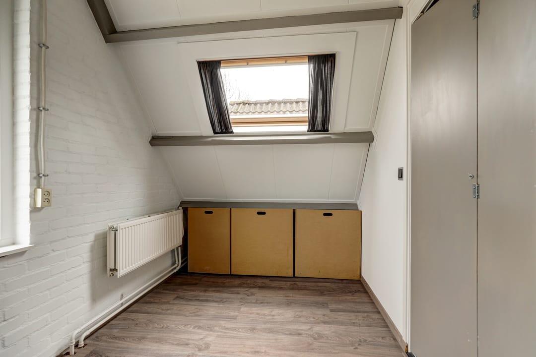 Move-in Ready Maisonnette with Sunny Balcony — 45