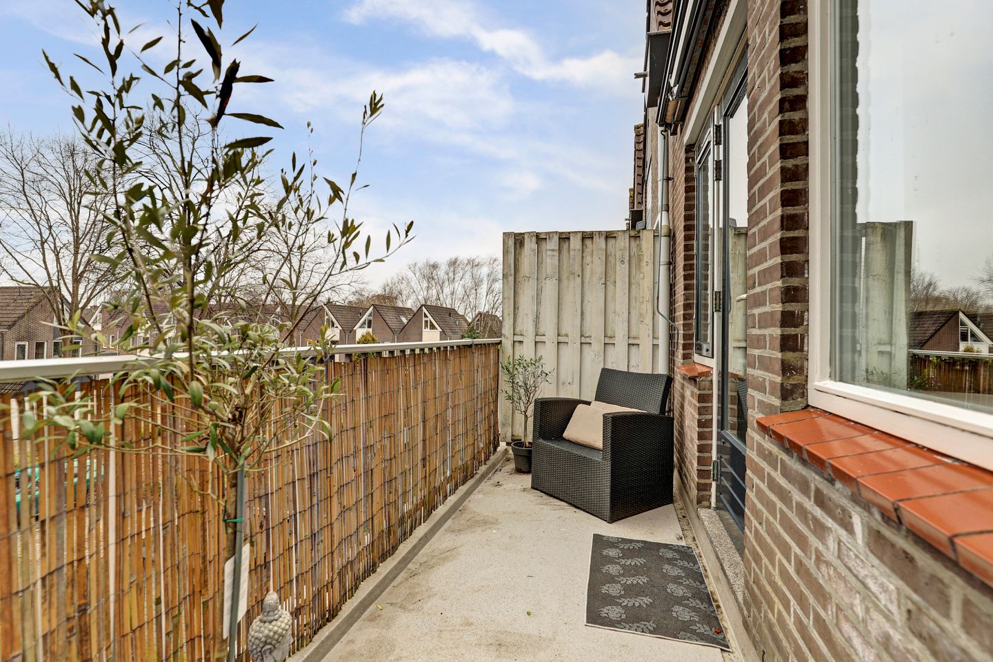 Move-in Ready Maisonnette with Sunny Balcony — 49