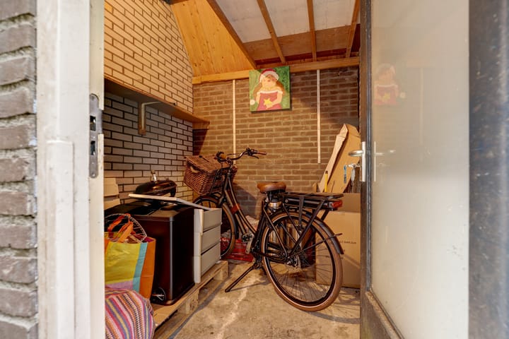 Move-in Ready Maisonnette with Sunny Balcony — 50