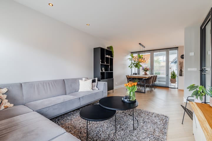 Foto 4 van Strick van Linschotenstraat 71