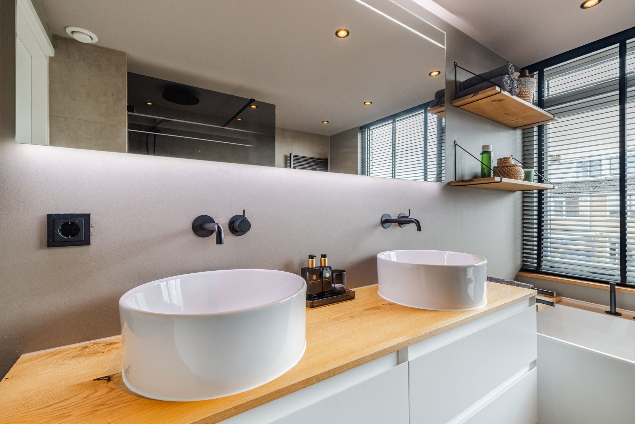 Foto 30 van Strick van Linschotenstraat 71