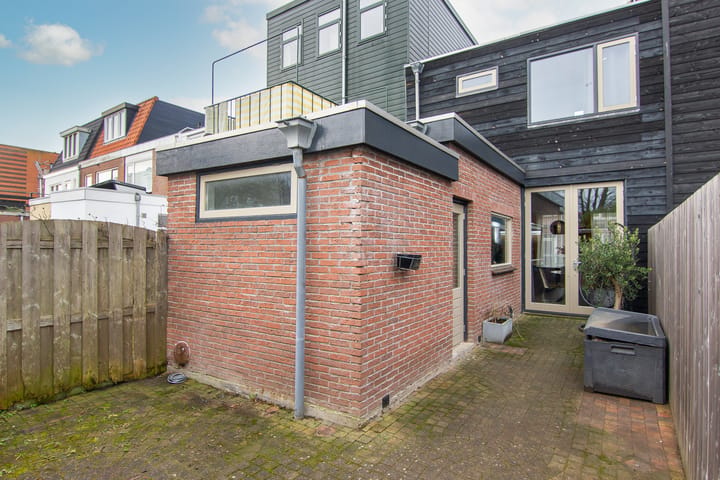 Fully Renovated Family Home with Expansion Potential in Haarlem — 41