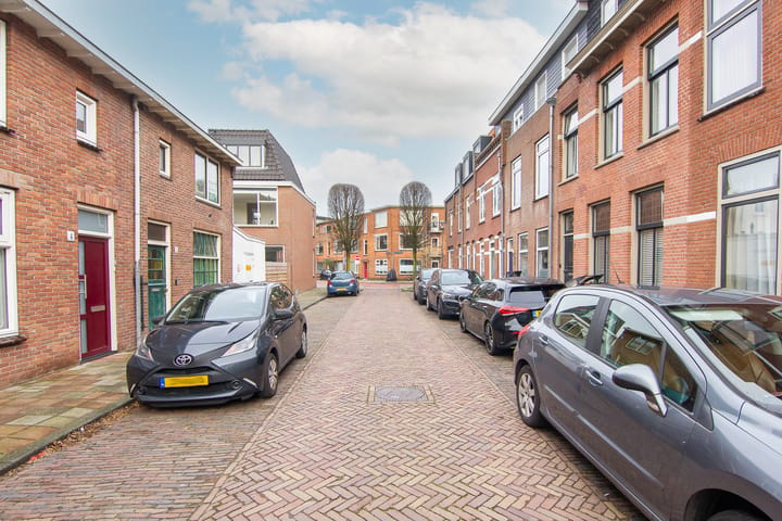 Fully Renovated Family Home with Expansion Potential in Haarlem — 57