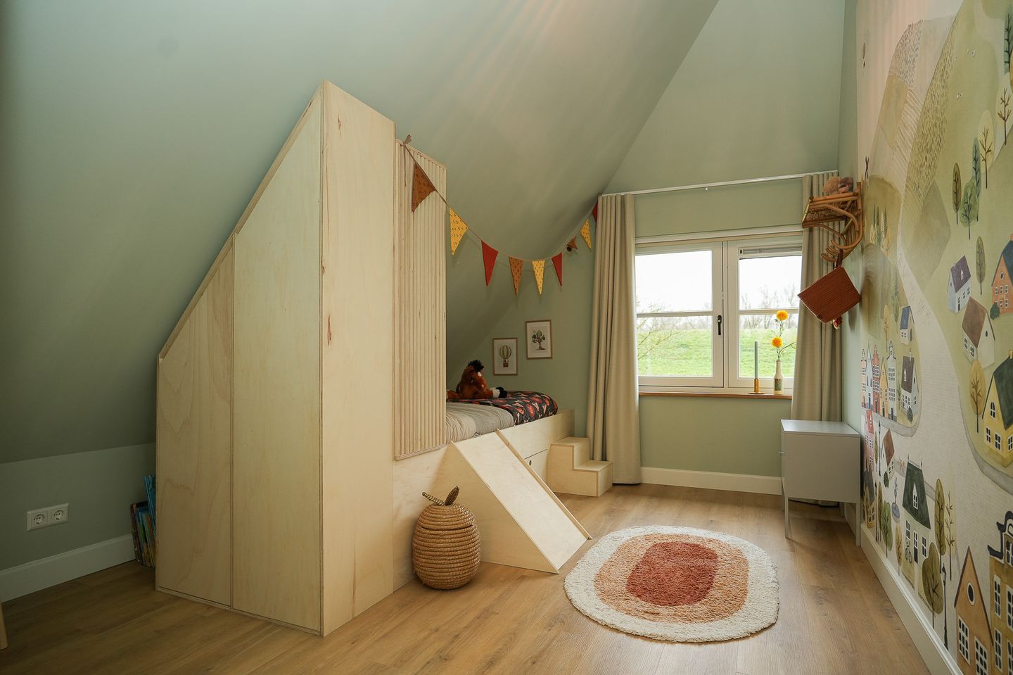 Photo 35 of Beemstraat 44