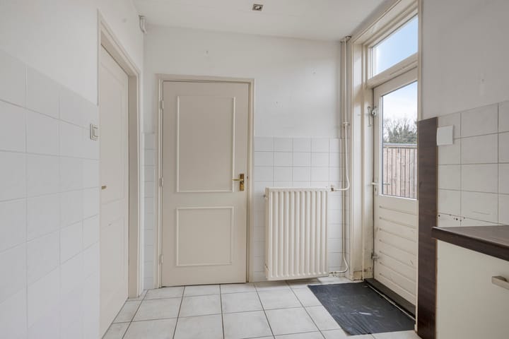 Spacious semi-detached home with potential in Loon op Zand — 21