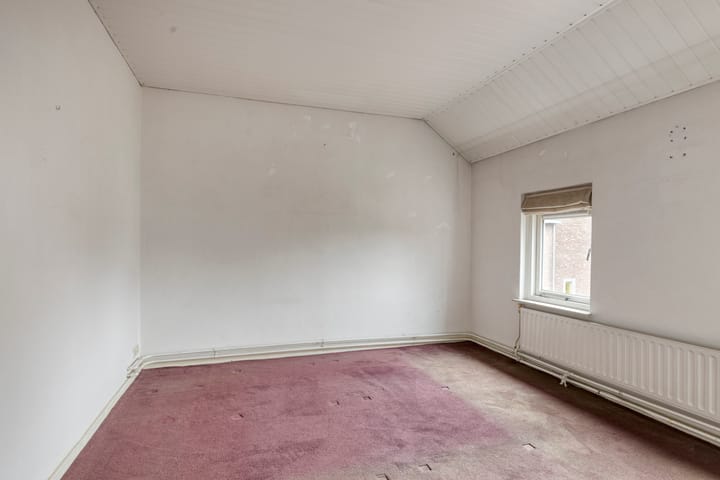 Spacious semi-detached home with potential in Loon op Zand — 25