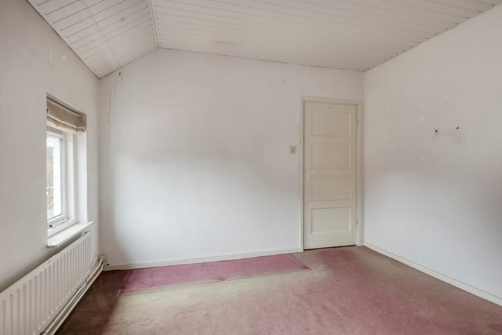 Spacious semi-detached home with potential in Loon op Zand — 27