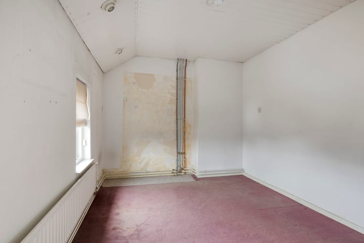 Spacious semi-detached home with potential in Loon op Zand — 31